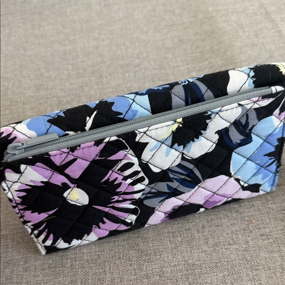 Vera Bradley Plum Pansies floral quilted wallet like new condition - Picture 6 of 9